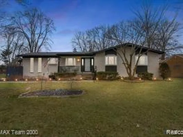 29633 Maplewood St, Garden City, MI 48135