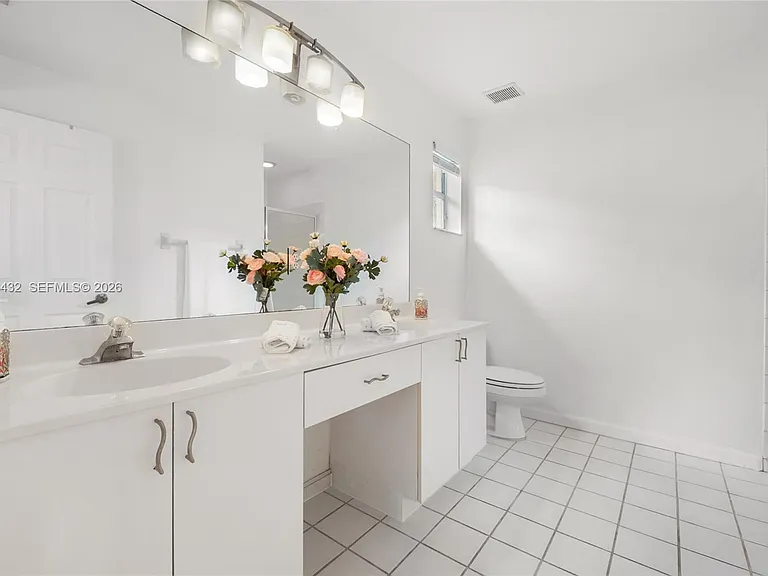 2020 SE 5th Pl — Photo 6