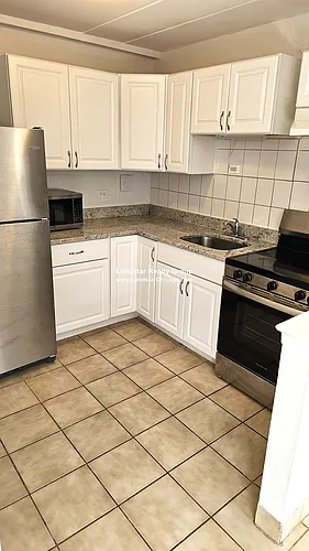 2025 W Granville Ave Photo 1
