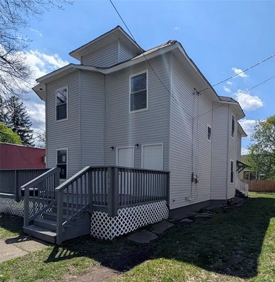 3 bed, 1.0 bath, 1135 sqft, $1,550 — Photo 1