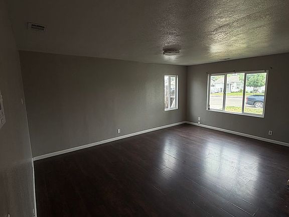 5th image of 1133 Iowa Ave