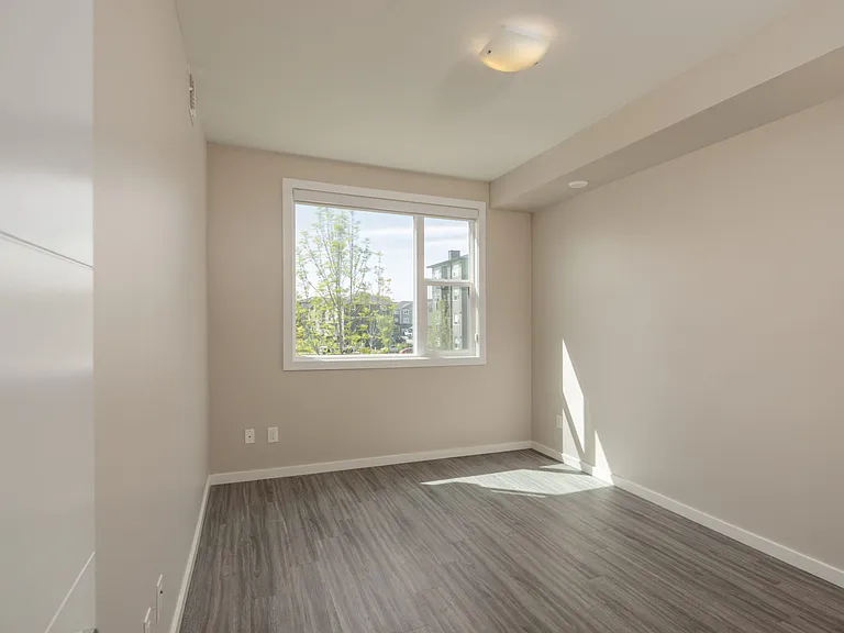 235 Willis Cres — Photo 6