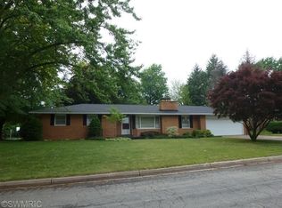 711 Parkside Dr, Sturgis, MI 49091