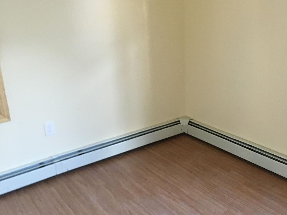 2nd image of 40 Webb St Floor 2
