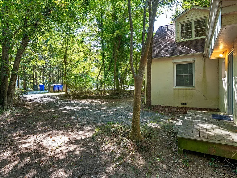 212 Barclay Rd — Photo 1