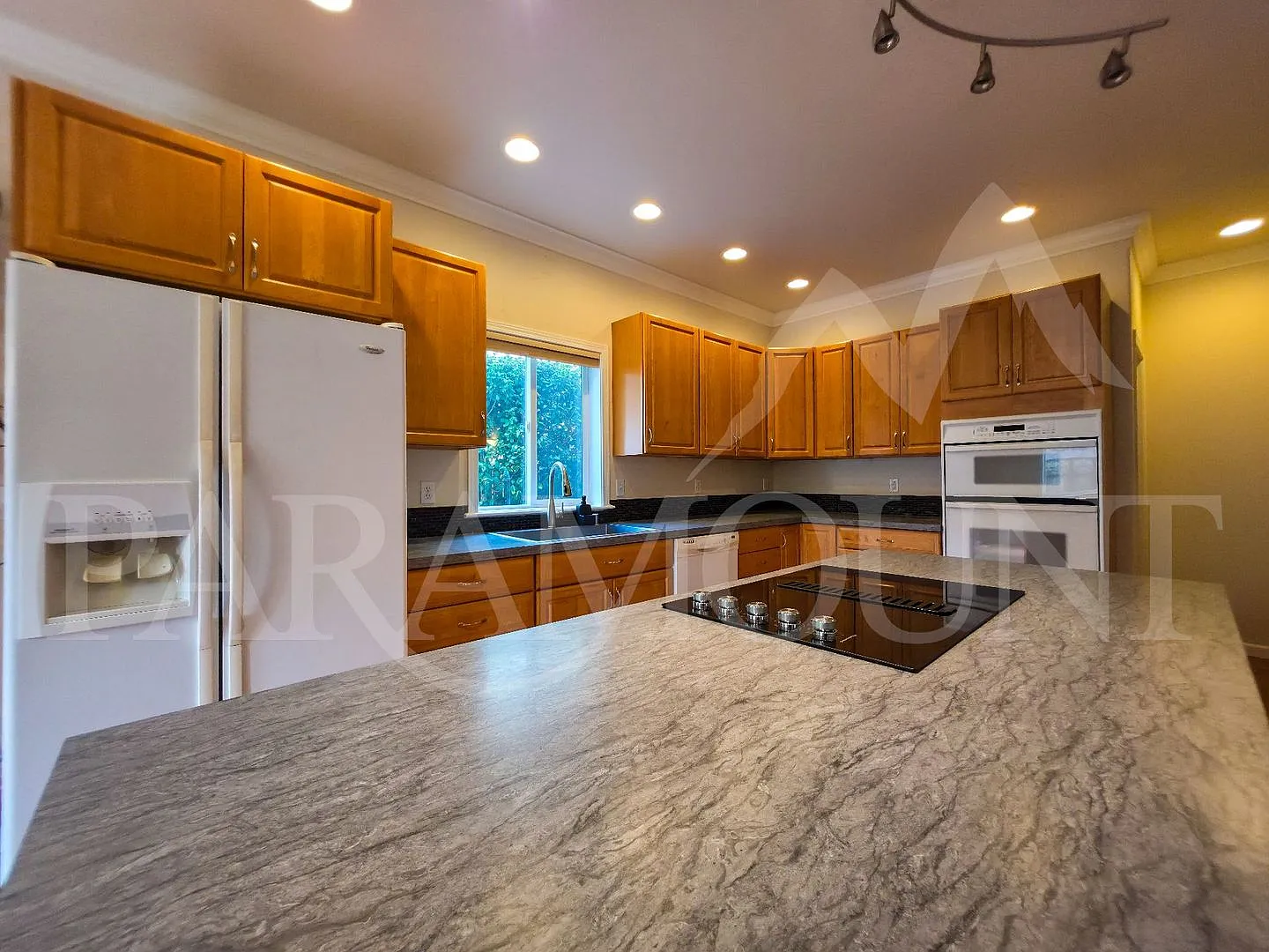 3-Bed w/2-Car Garage in Belfair — Photo 4