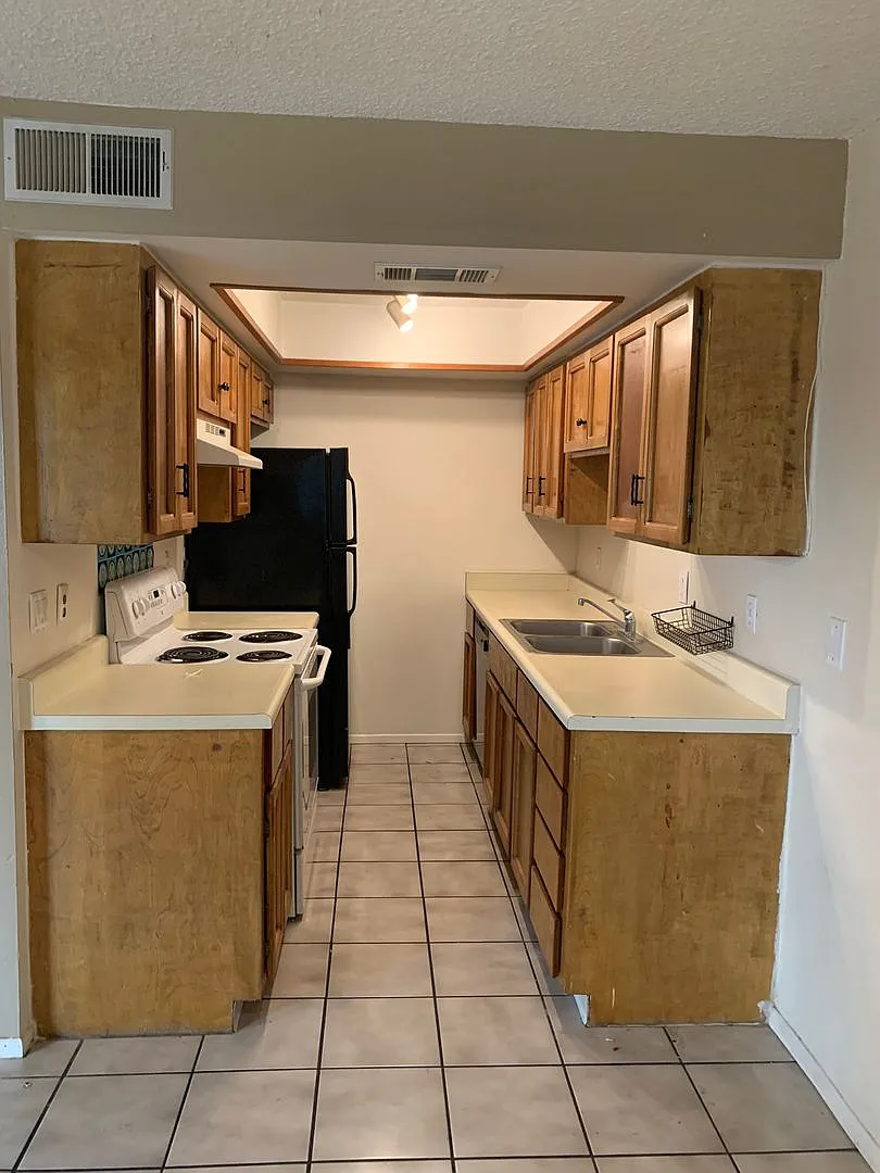 Wonderful 2 bedroom 1.5 bath unit in Chandler — Photo 2