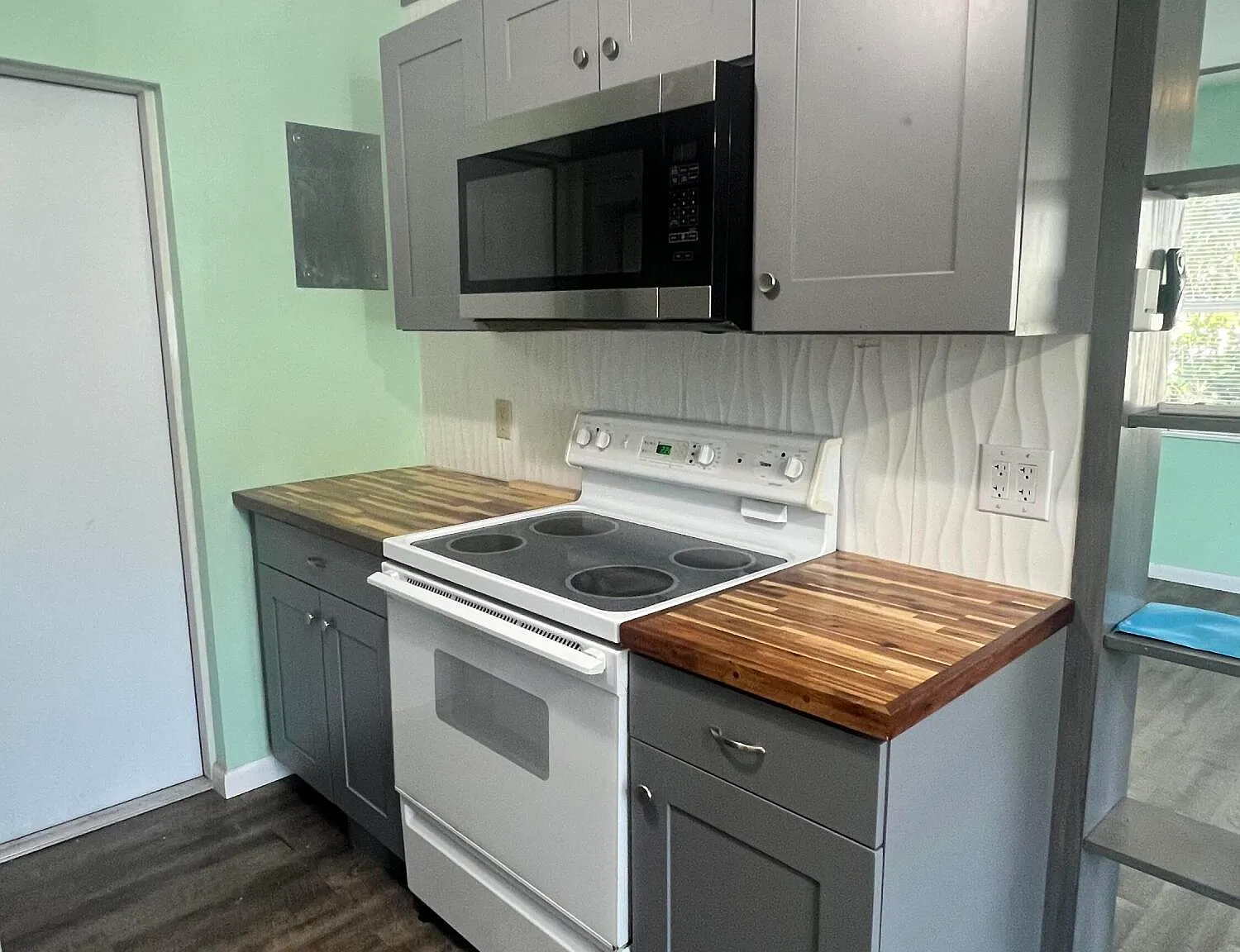 2 bed, 1.0 bath, 728 sqft, $1,850 — Photo 2