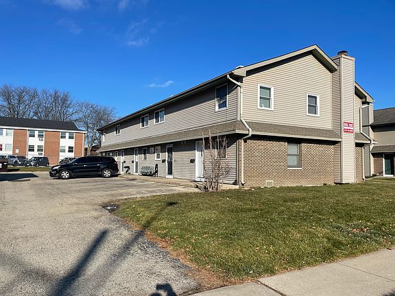 3rd image of 827 W Hillcrest Dr Unit D