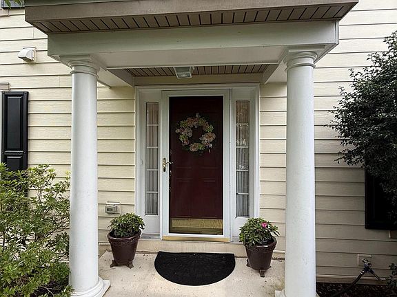 2nd image of 109 Fairfax Ct #2505