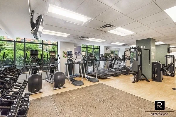 Rented by R New York | media 8