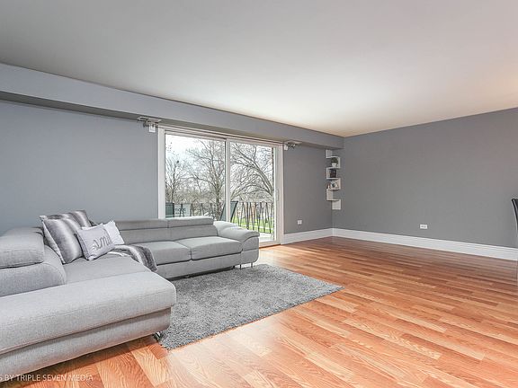 4th image of 5846 W 77th St #3-302