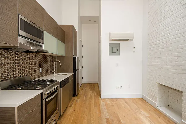 Rented by Nooklyn NYC LLC | media 34