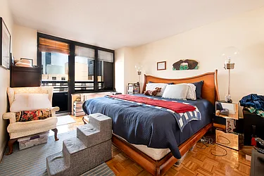 Rented by R New York