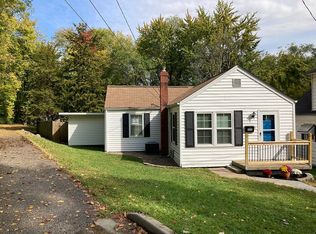 526 Bainbridge Rd, Saint Charles, MO 63301