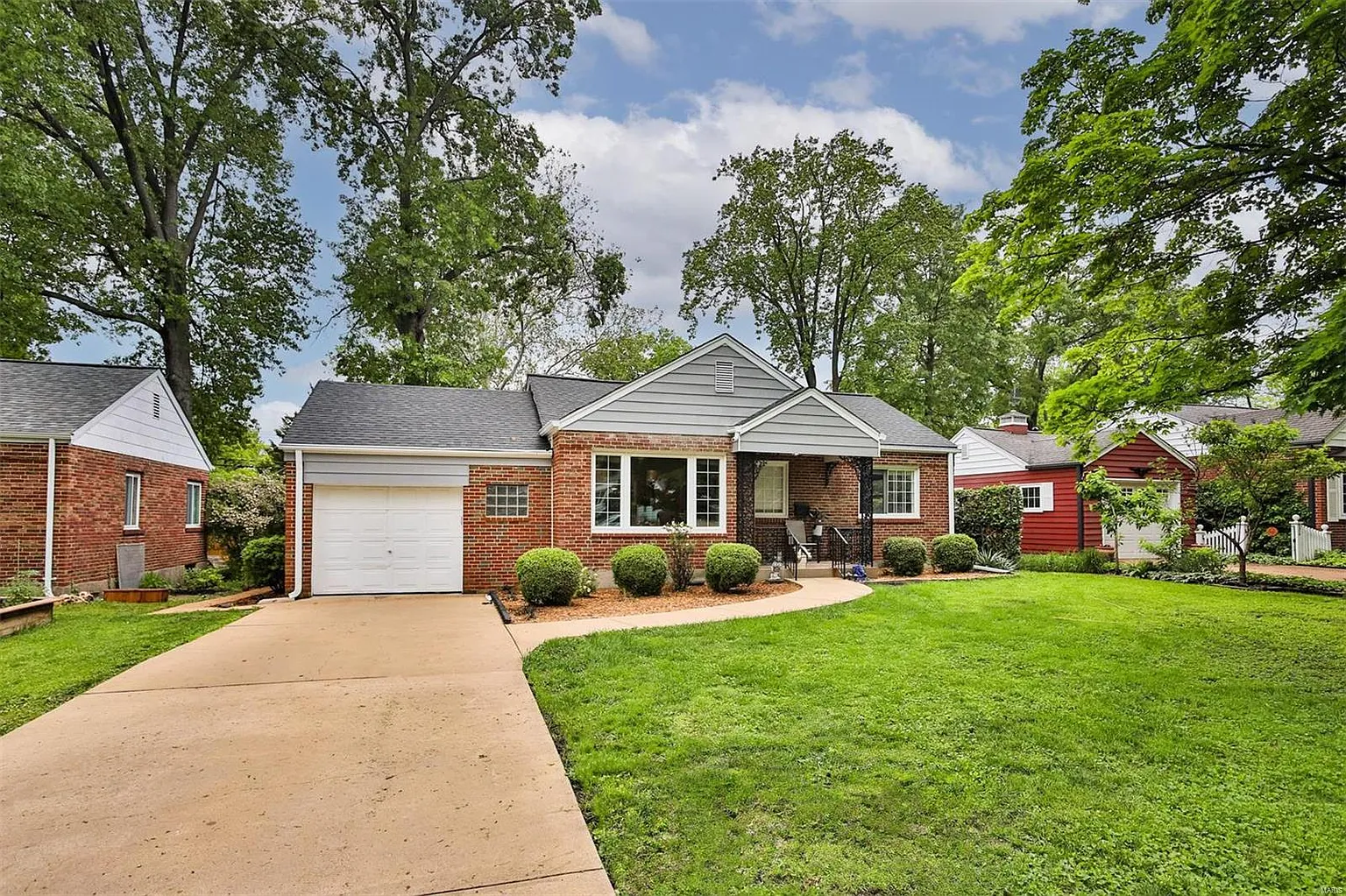 1308 Pinetree Ln photo 1