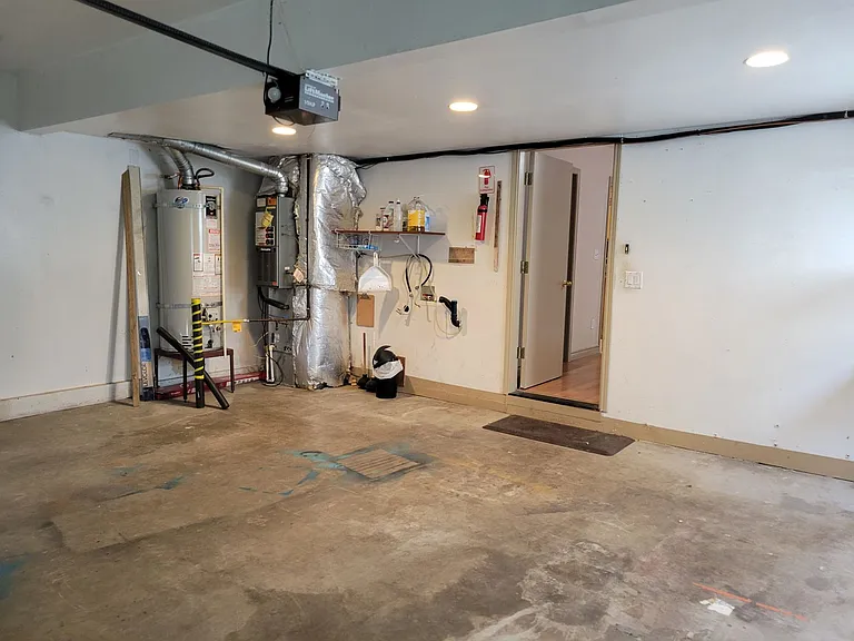 412 Alexander St NE — Photo 11