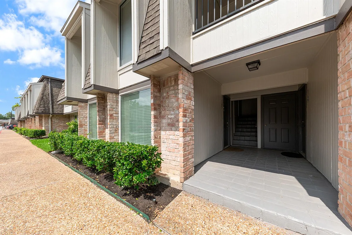 Building Photo - 12633 Memorial Dr #170