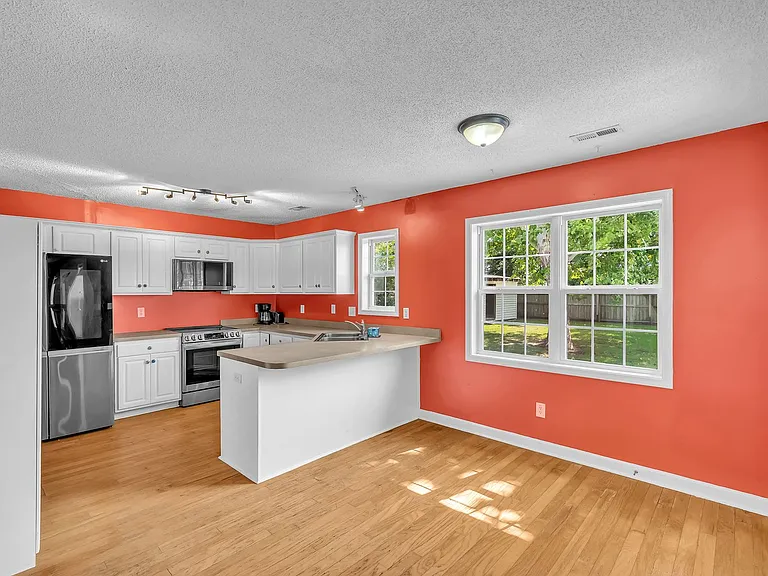 403 Arabian Ln — Photo 19
