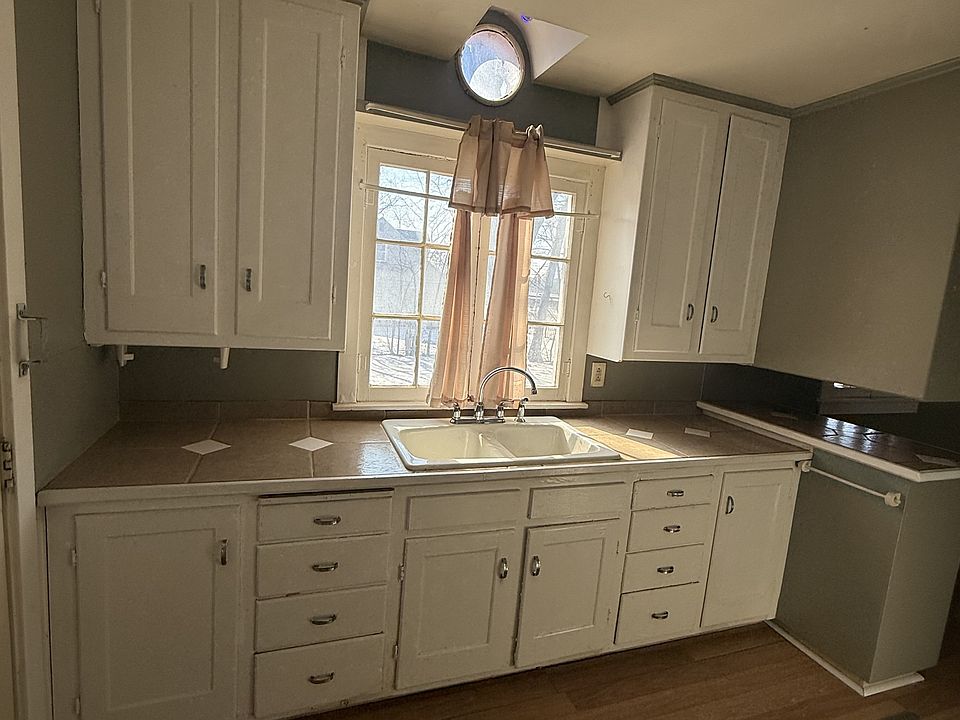 1st image of 1023 S Pennsylvania Ave APT 1