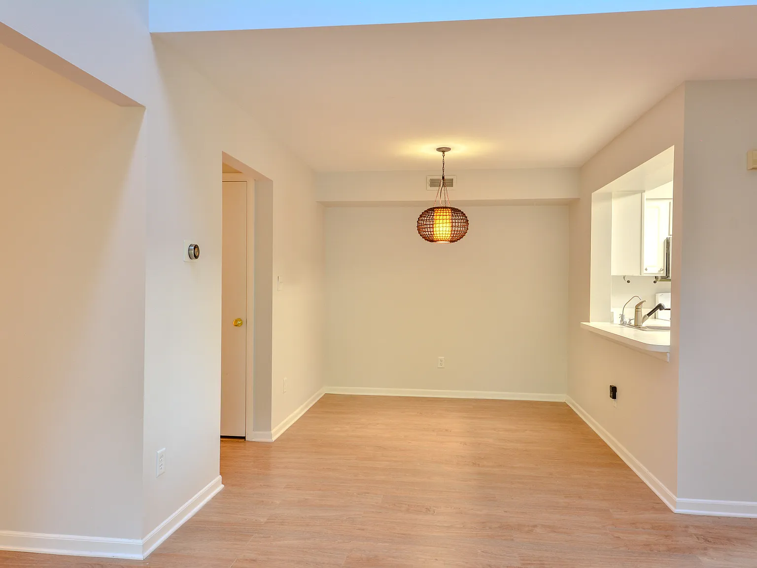 2 bed, 1283 sqft, $2,200 — Photo 4