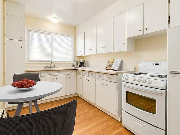 3rd image of 12948 118th Ave NW