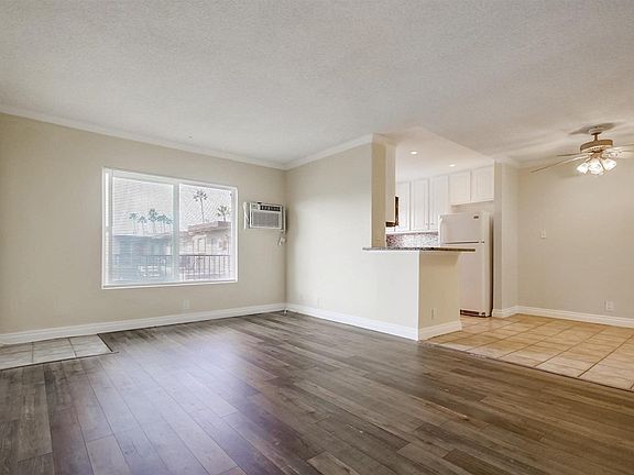 5th image of 620 E Lexington Ave E #27