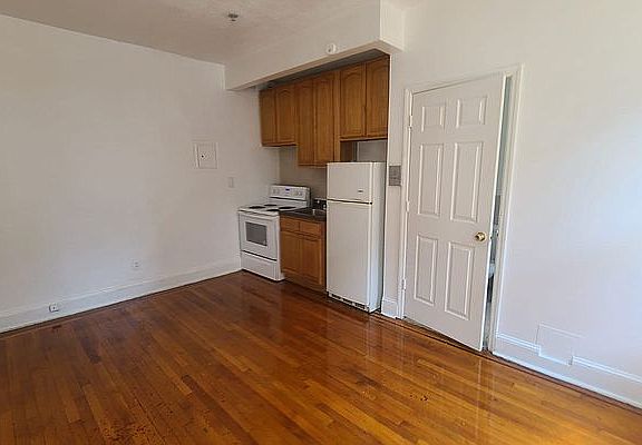3rd image of 150 E 18th St #I5