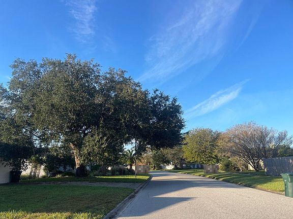 4th image of 2907 Canyon Falls Dr E