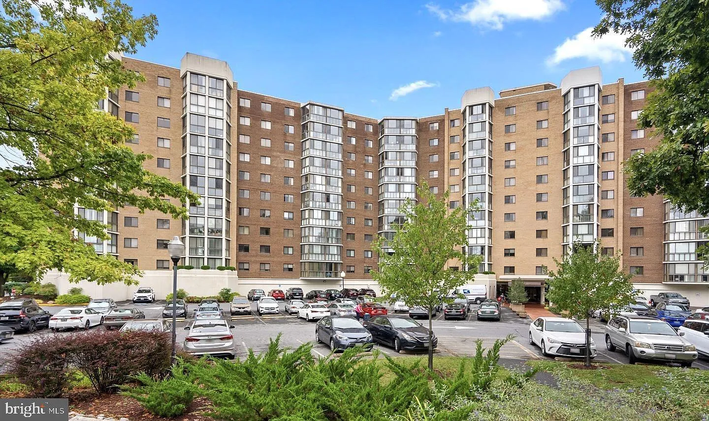 15115 Interlachen Dr #3-204 photo 1