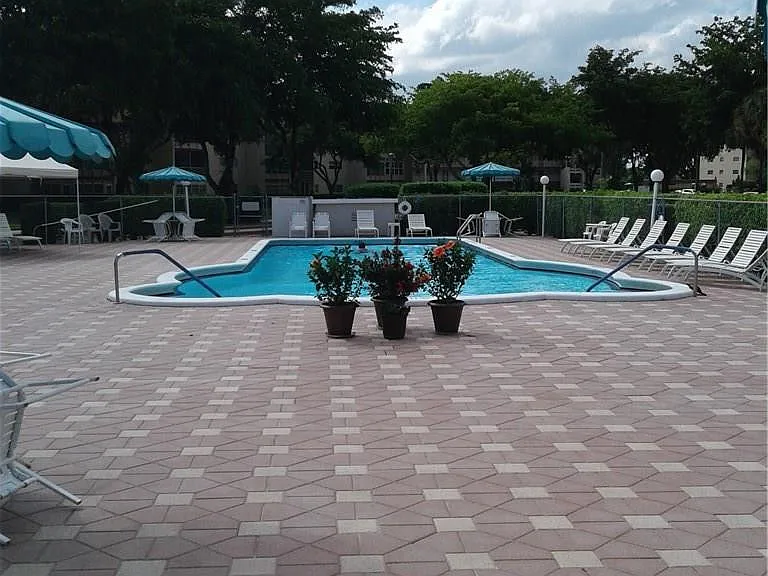 1030 Country Club Dr #401 — Photo 19