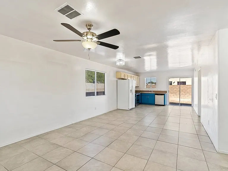 6727 S 5th Ave — Photo 13