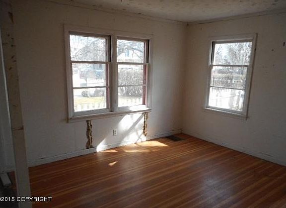 4th image of 736 9th Ave