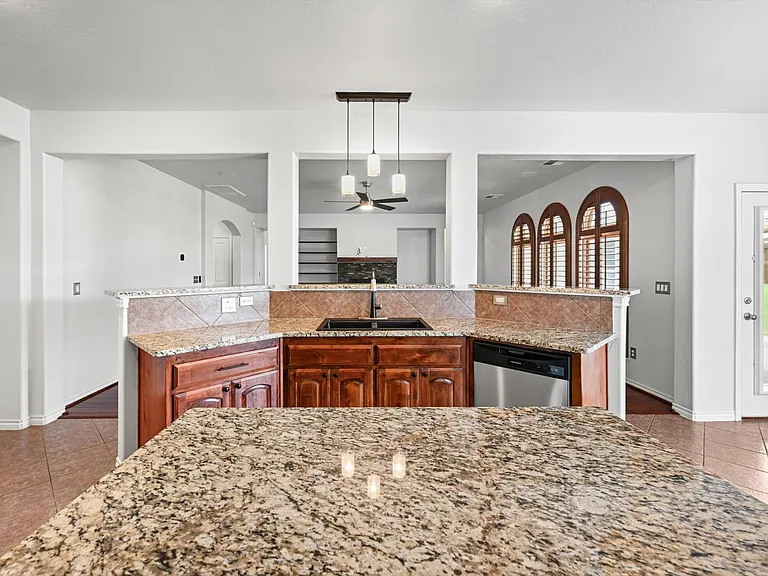 8725 Pikes Peak Rd — Photo 28