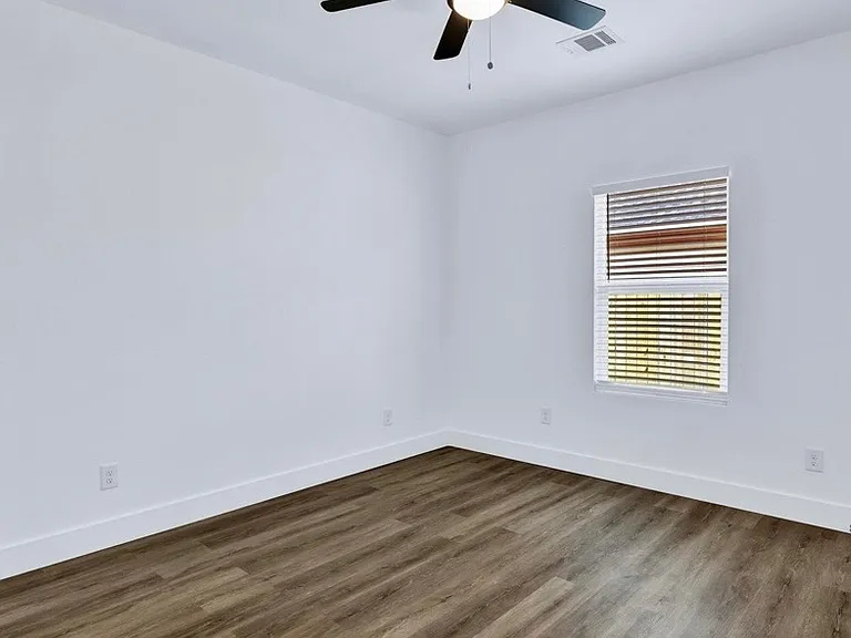 1027 W Coffin St — Photo 13