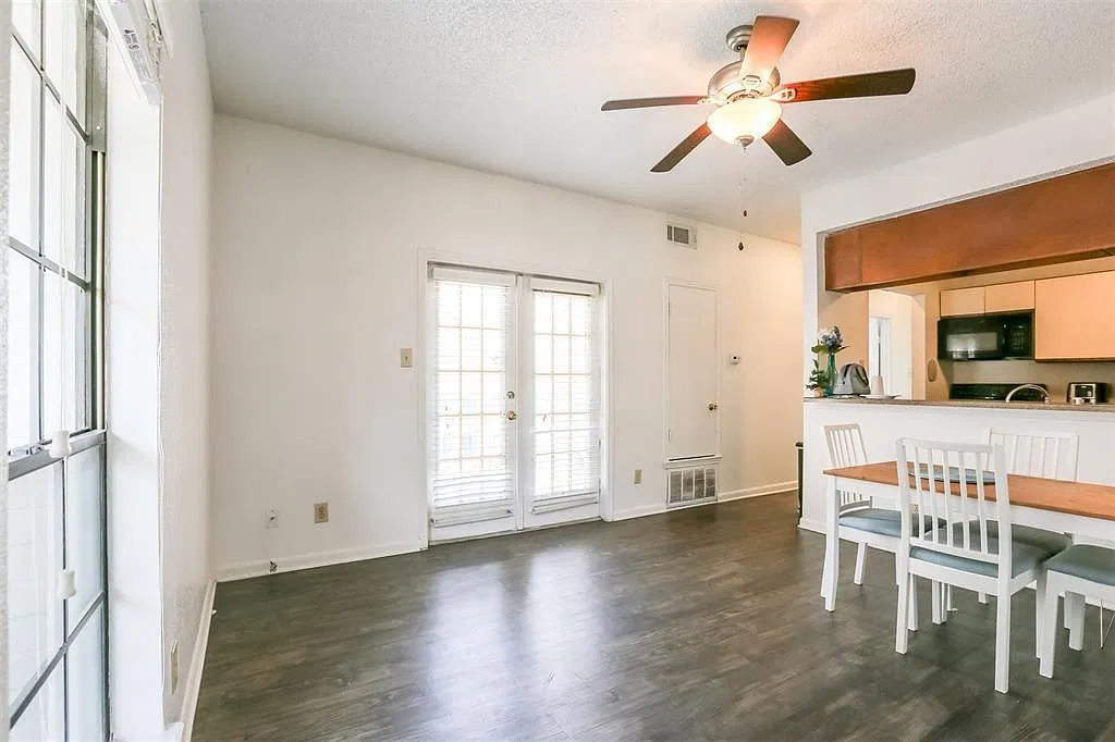2 bed, 2.0 bath, 758 sqft, $2,300 — Photo 4