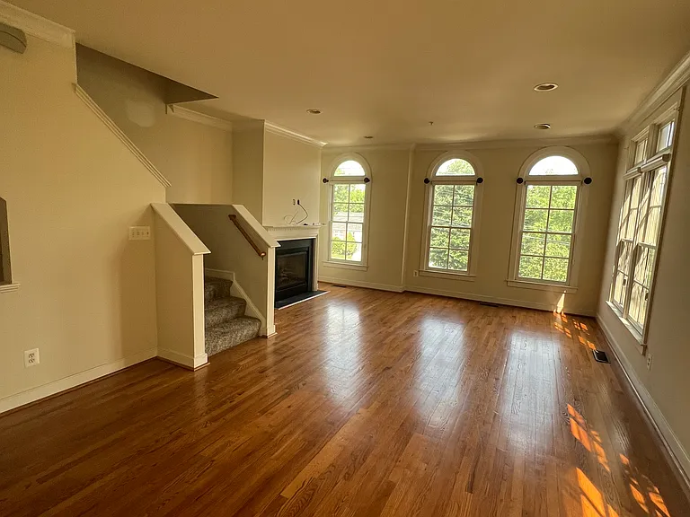 11040 Amherst Ave — Photo 7