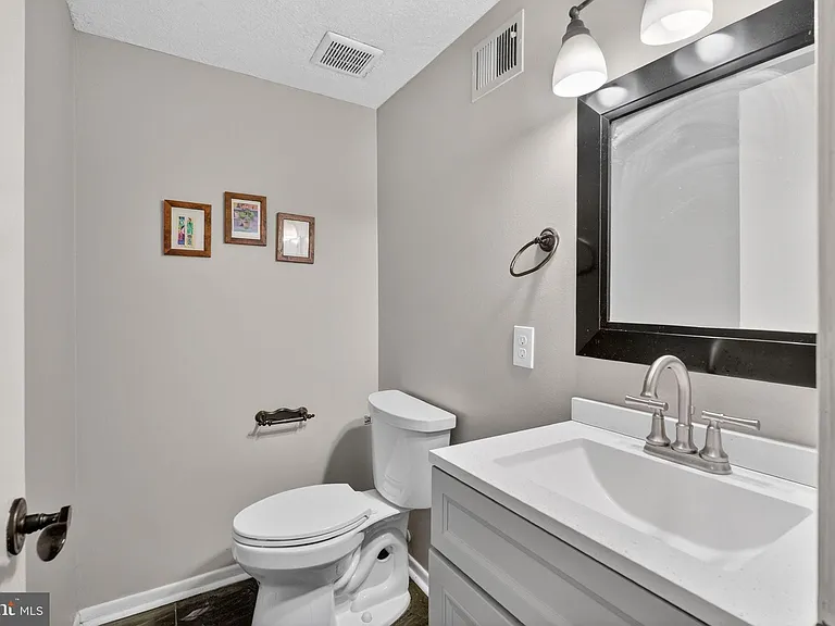 9821 Owens Ct — Photo 19