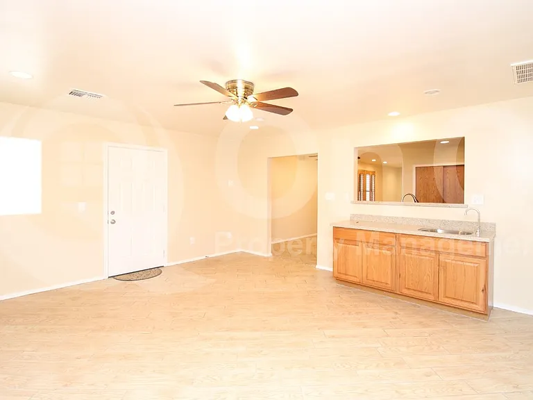 5216 E Florian Ave — Photo 4