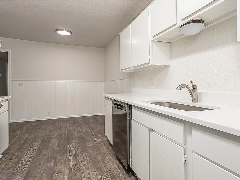 5022 Donnelly Ave — Photo 11