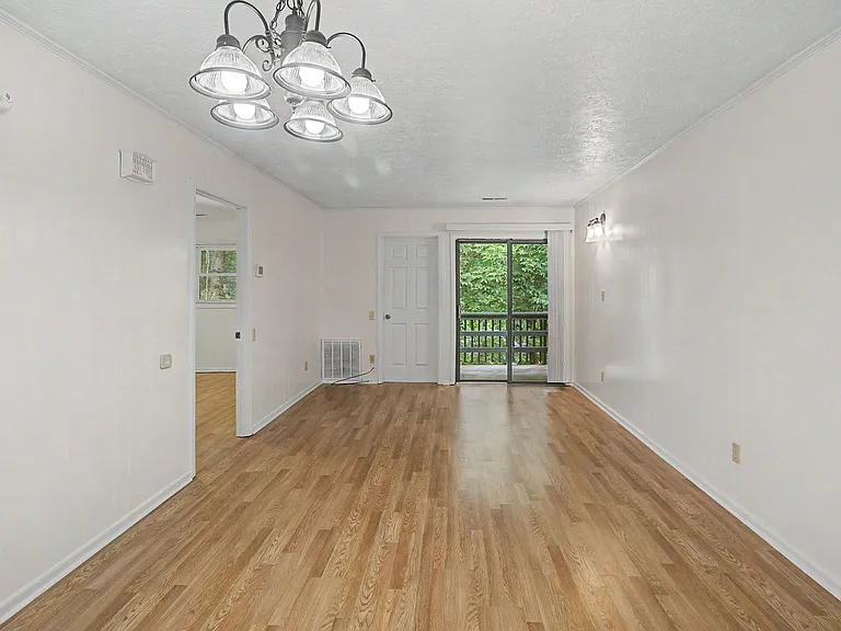 19 Shanna Dr — Photo 4