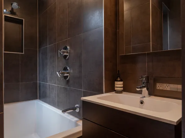 138 West 10th Street image 6 of 11