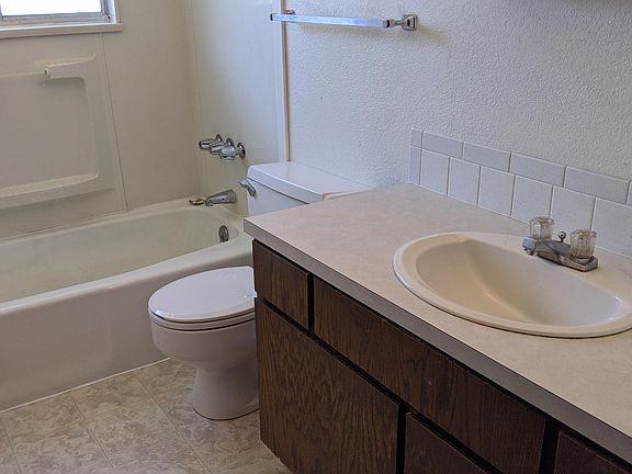 2nd image of 2214 Essex St