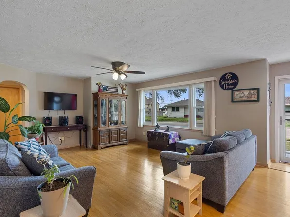 2273 Circle Dr, Columbus, NE 68601