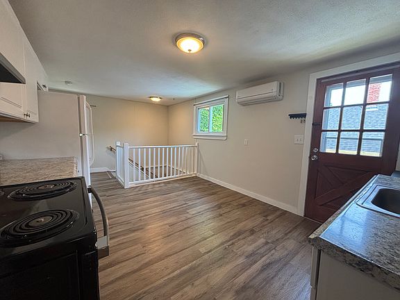 5th image of 72 Vernon St Floor 3