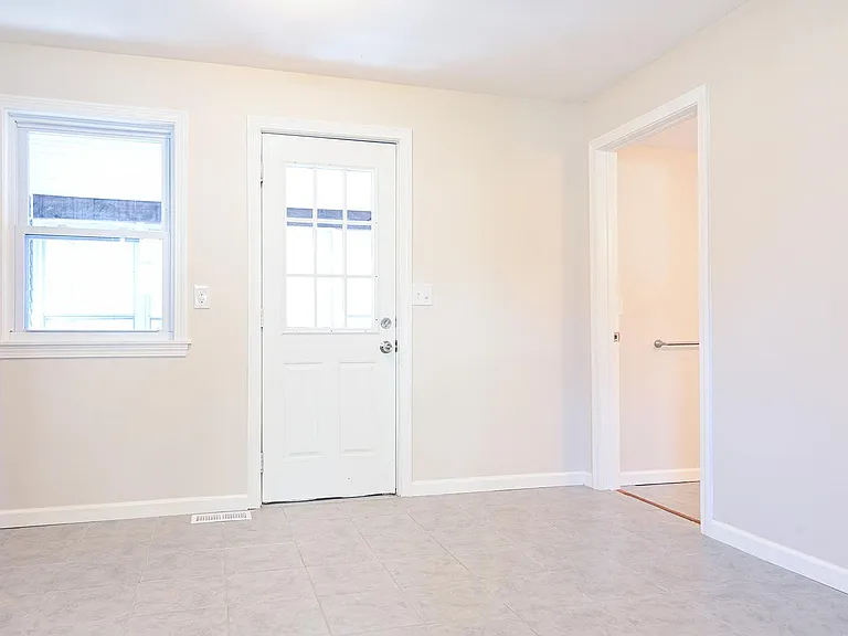 22 Chestnut St #1 — Photo 8