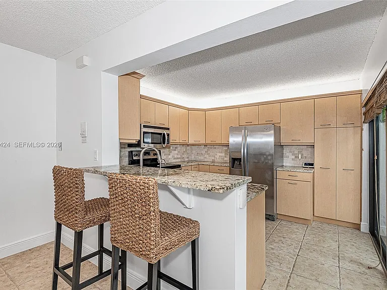 4700 SW 67th Ave #P8 — Photo 3