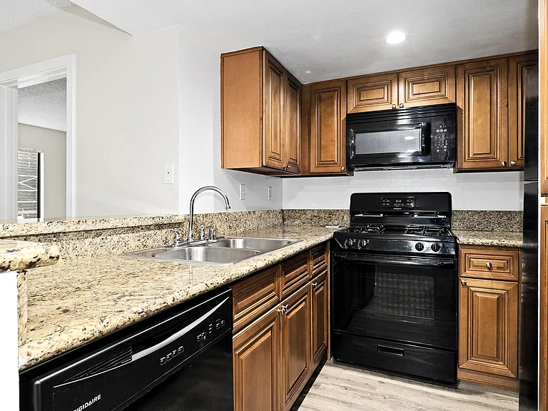 Woodland Trio Apartments — Photo 26
