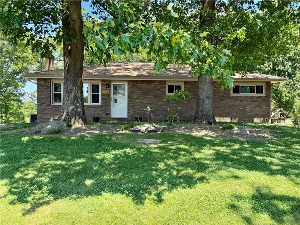 121 Kemar Dr, Butler, PA 16002
