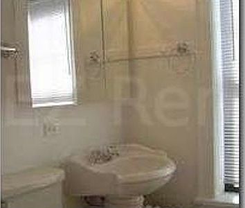 5th image of 1320 Chicago Ave APT 1D